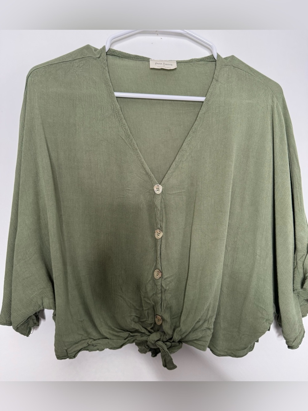 Free Kisses Olive Green Button-Front Tie-Hem Blouse comfy flowy sz small